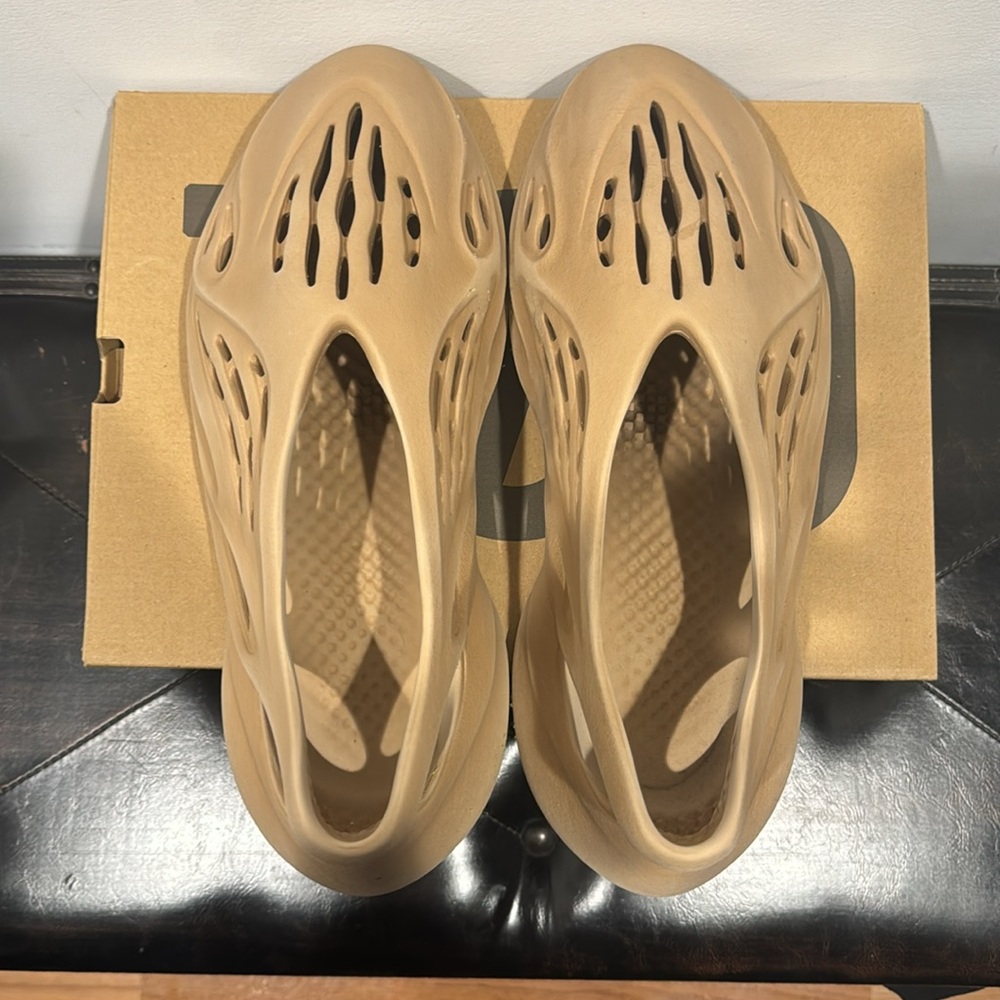 Yeezy Foam RNNR - Picture 3 of 5